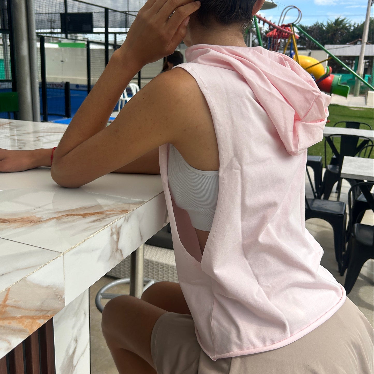 Musculosa con y sin capucha