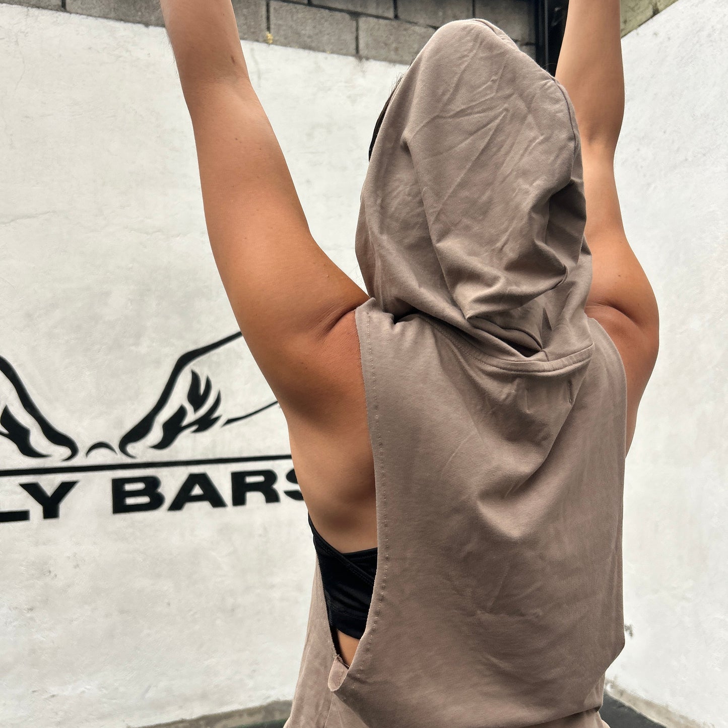 Musculosa con y sin capucha