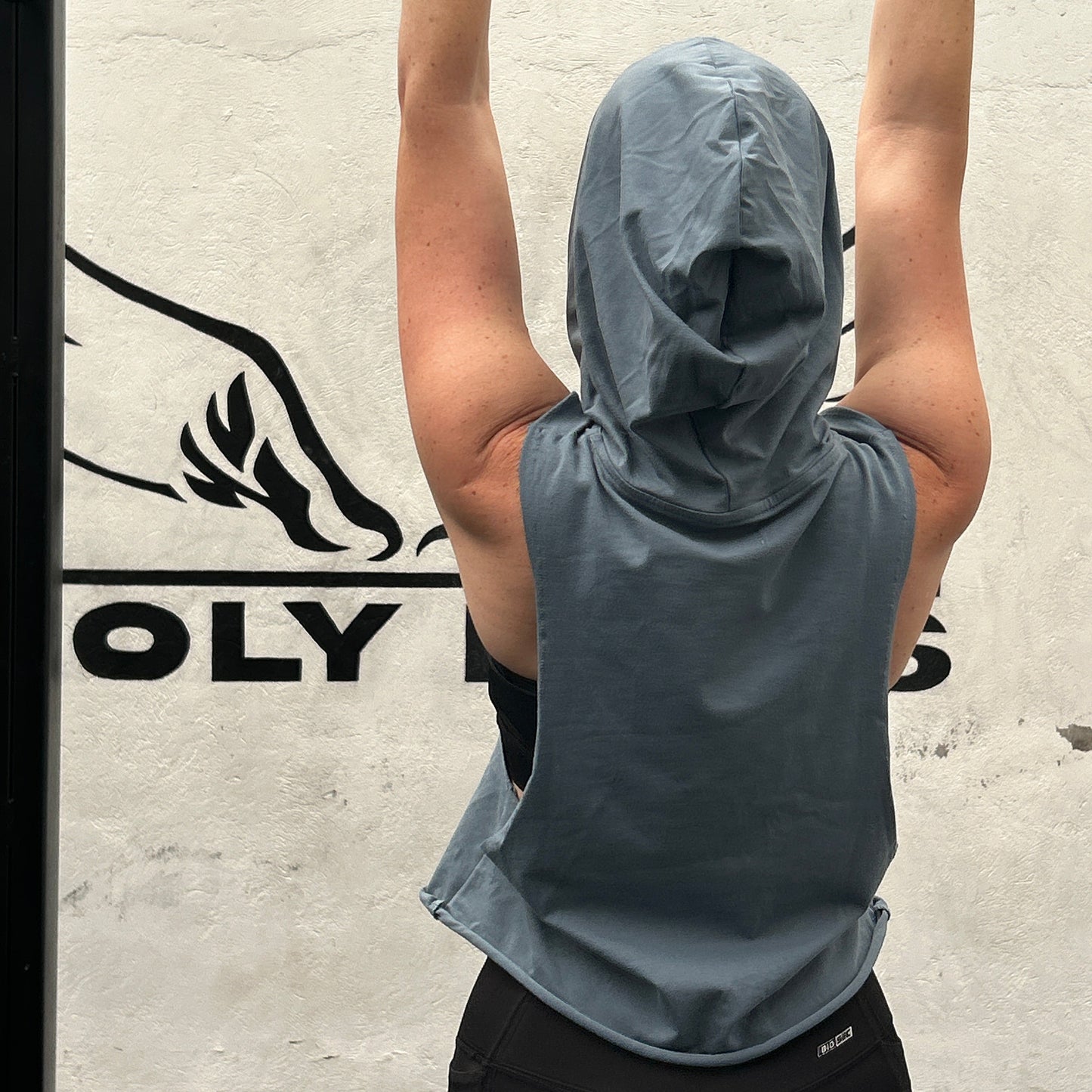 Musculosa con y sin capucha