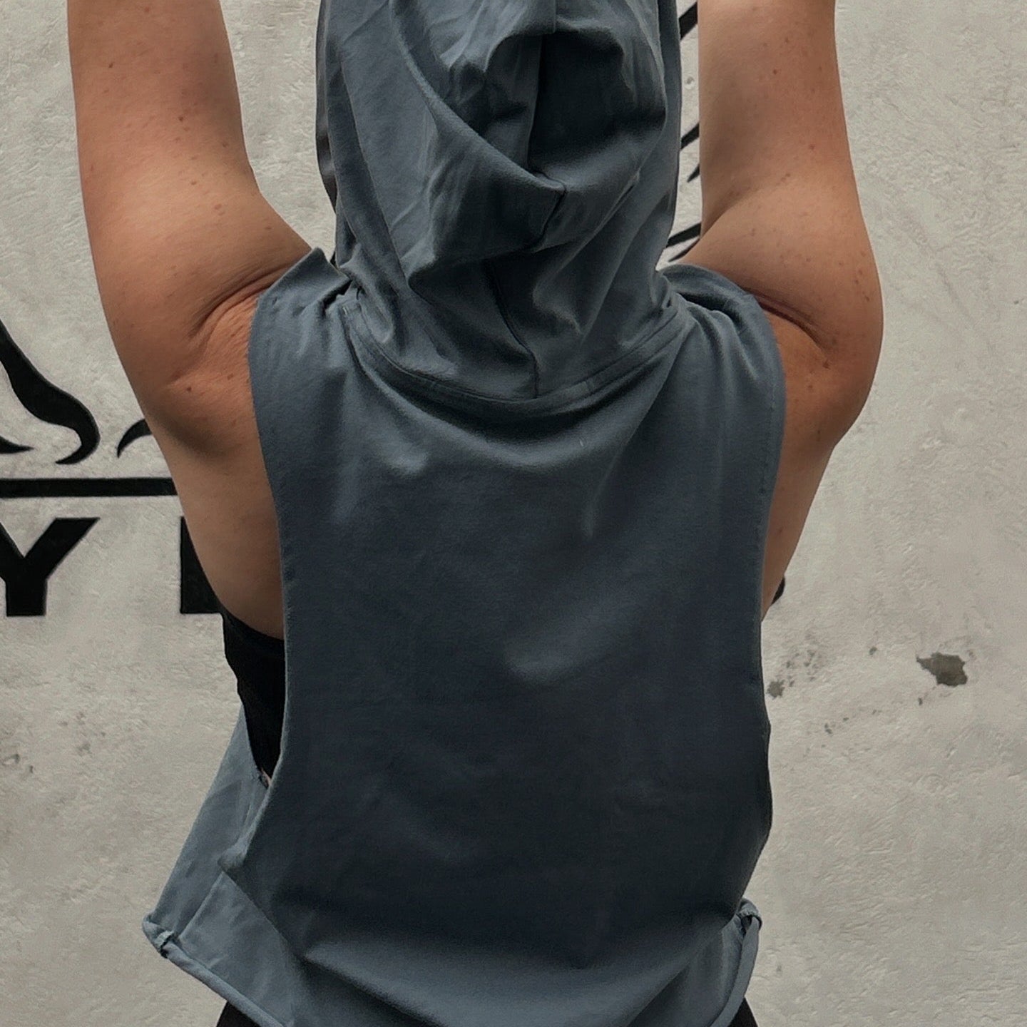 Musculosa Con Capucha de Algodón Premium